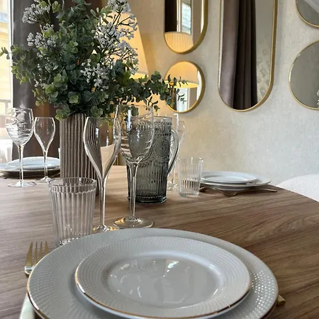 Apartman Royal Home, Hypercentre Avec Vue Cathedrale *